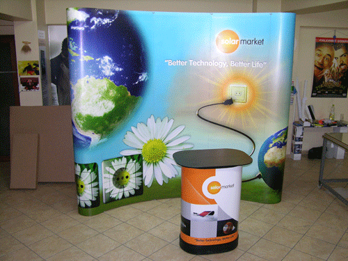 pop-up-dijital-baski-orumcek-stand Örümcek stand ölçüleri her ihtiyaca uygun şekilde üretilebilmektedir. Genel fuar ihtiyaçlarını kolaylıkla sağlayabilecek örümcek standlar sıklıkla kullanılmaktadır.