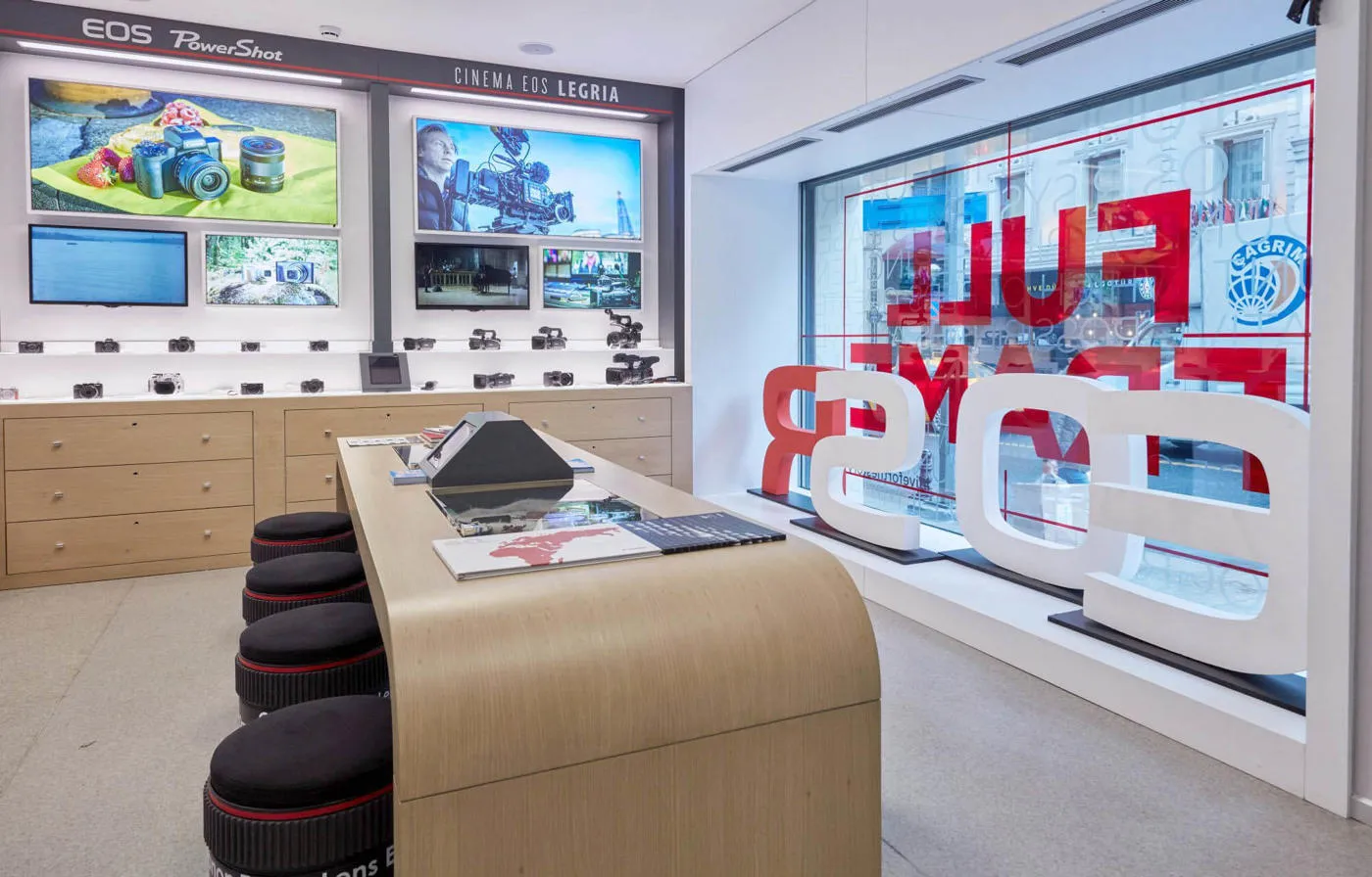 Canon Sirkeci store interior with three-dimensional EOS window lettering and illuminated product graphics