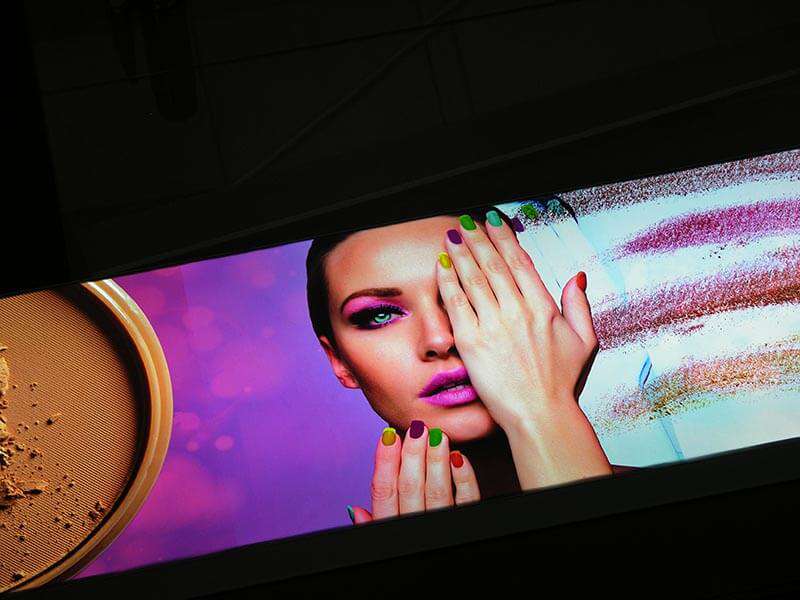 Frameless illuminated SEG fabric lightbox