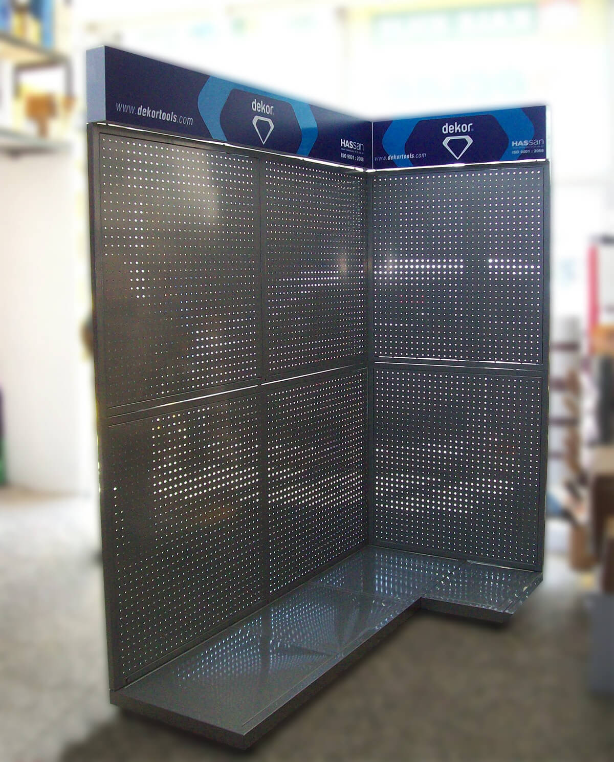 Freestanding aluminium display stand